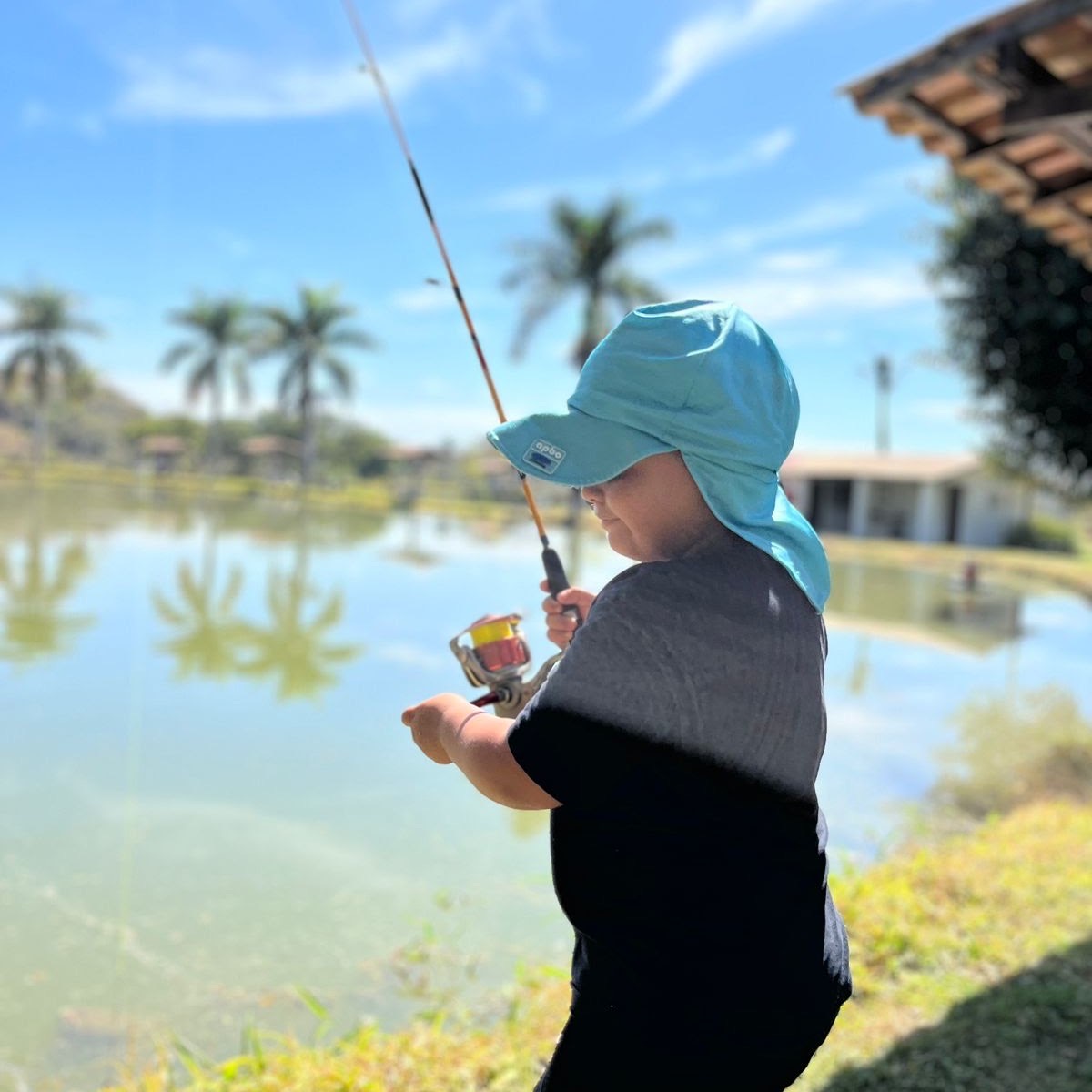 Pescador infantil na lagoa da Vila Quatro Estações